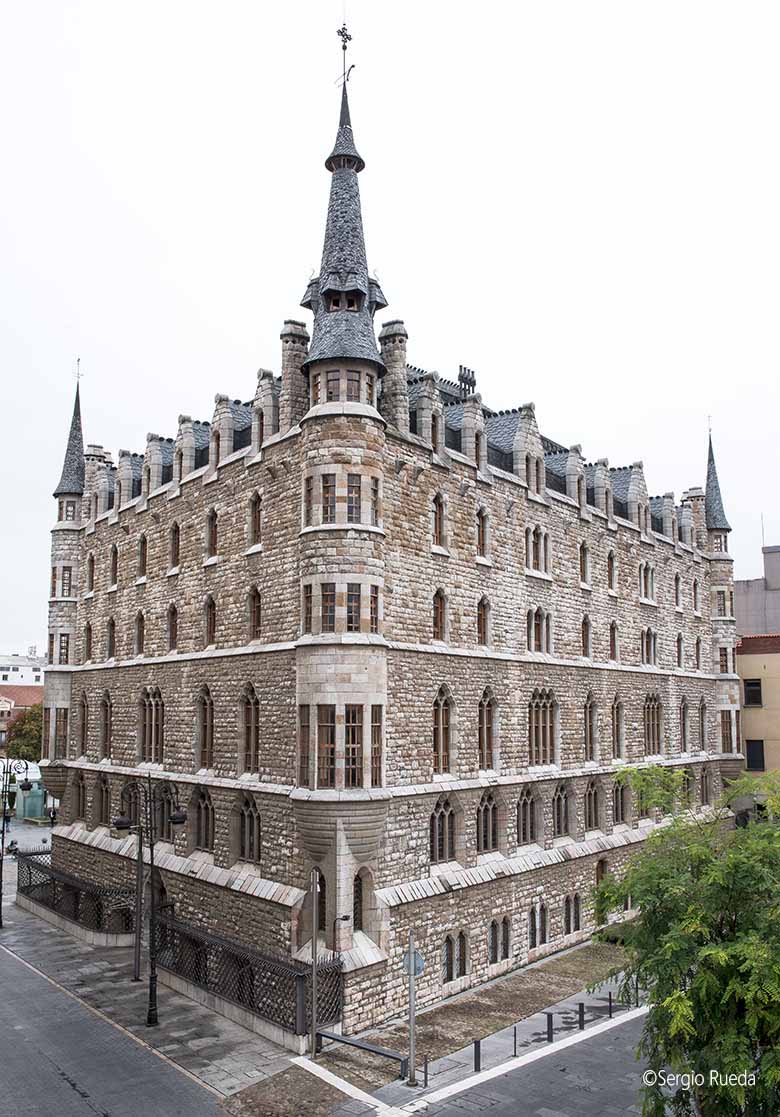 Gaudí in León: Casa Botines